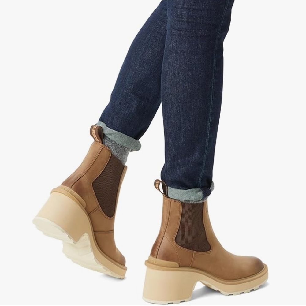 SOREL Women’s Hi-Line Heel Chelsea Boots, Size 7.
